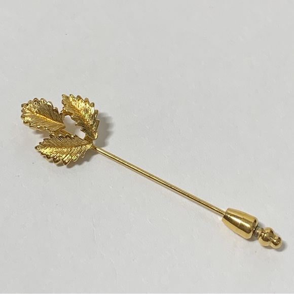Monet vintage dainty textured gold triple leaf stick pin - Picture 6 of 6
